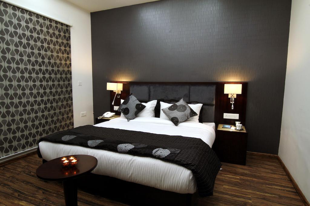 Hotel Prem Plaza Karnal Ngoại thất bức ảnh