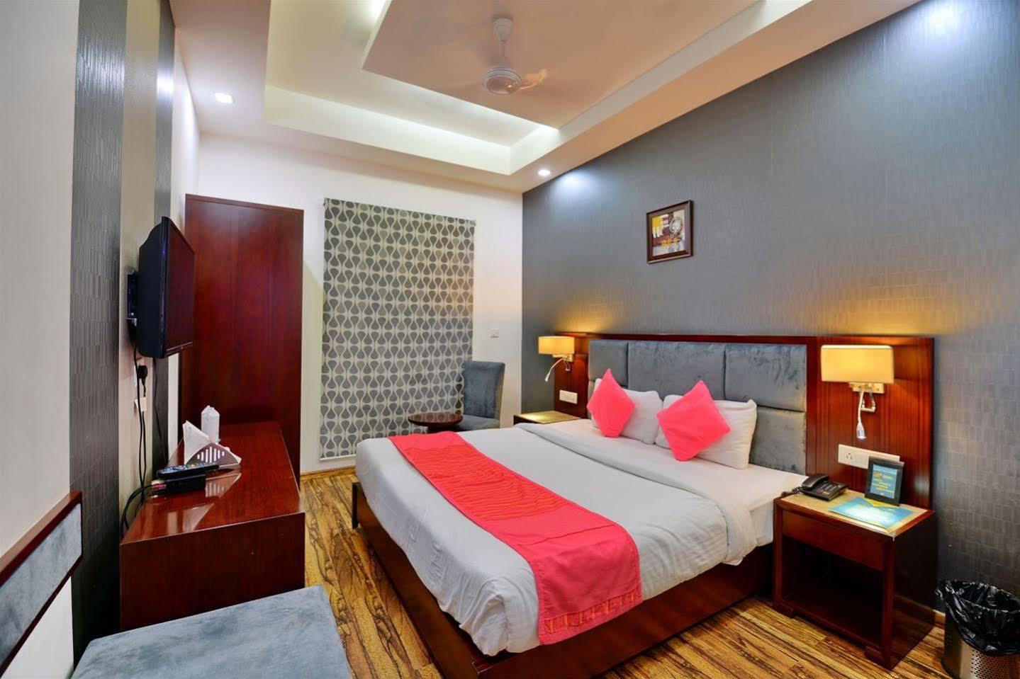 Hotel Prem Plaza Karnal Ngoại thất bức ảnh