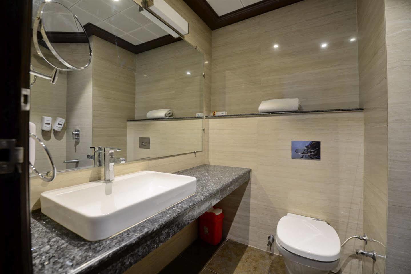 Hotel Prem Plaza Karnal Ngoại thất bức ảnh