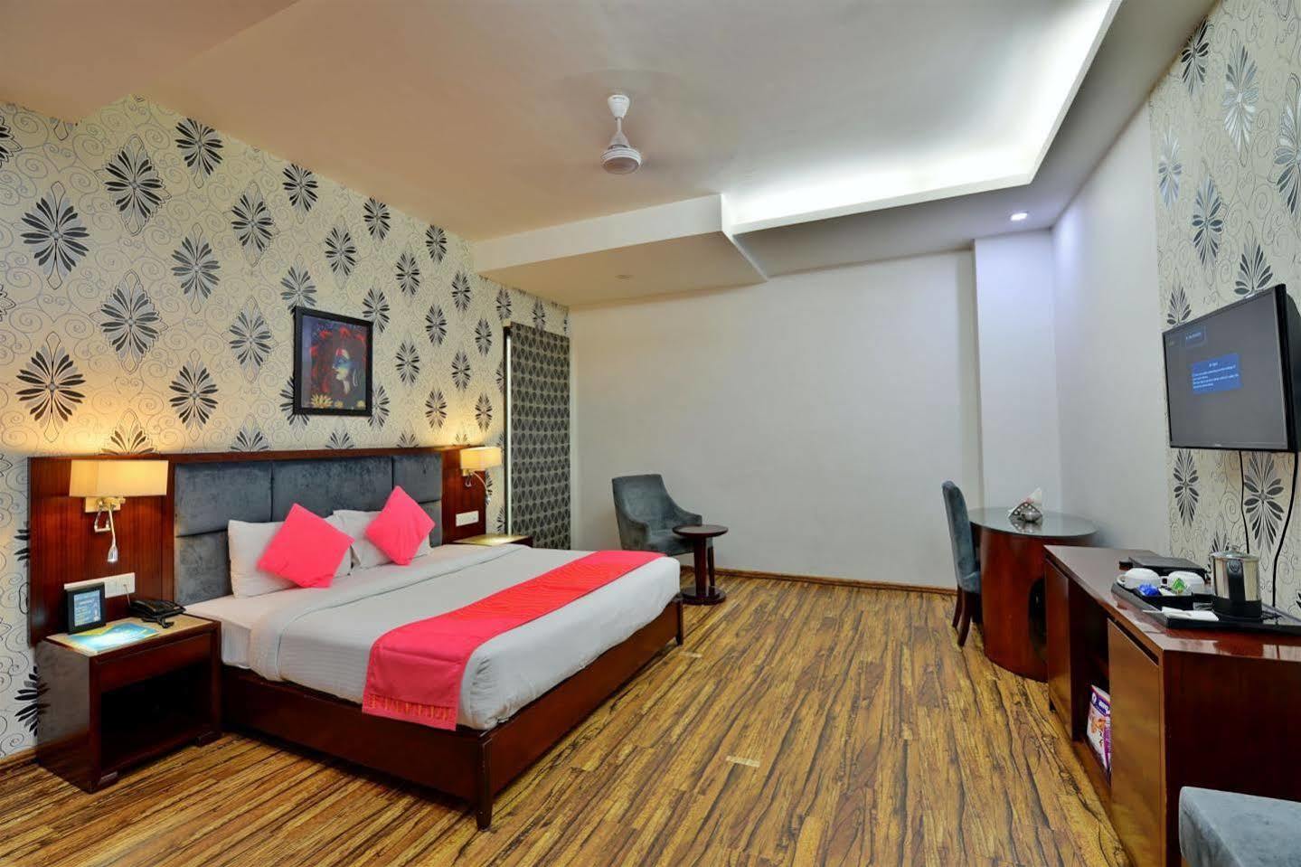 Hotel Prem Plaza Karnal Ngoại thất bức ảnh