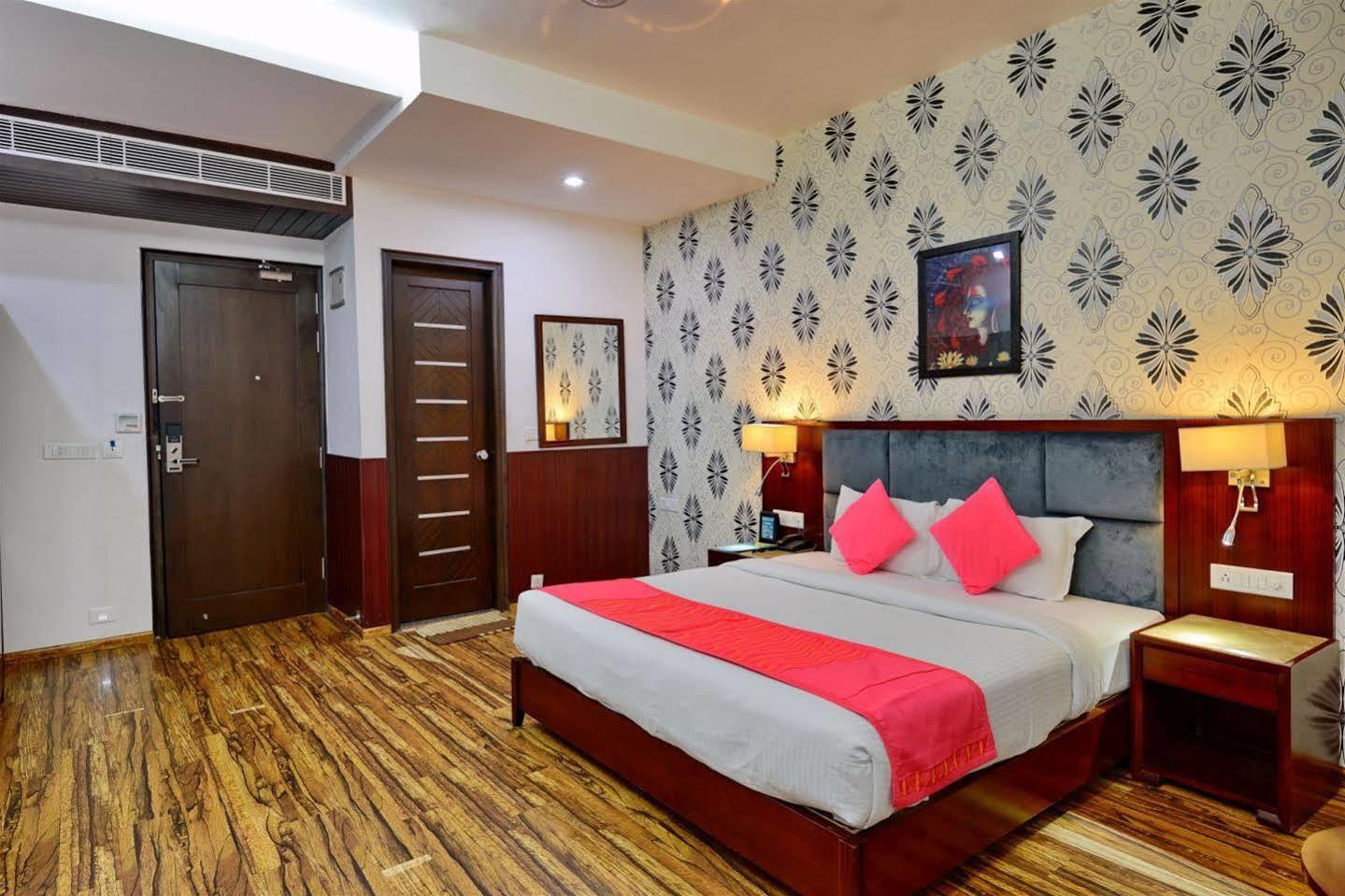 Hotel Prem Plaza Karnal Ngoại thất bức ảnh