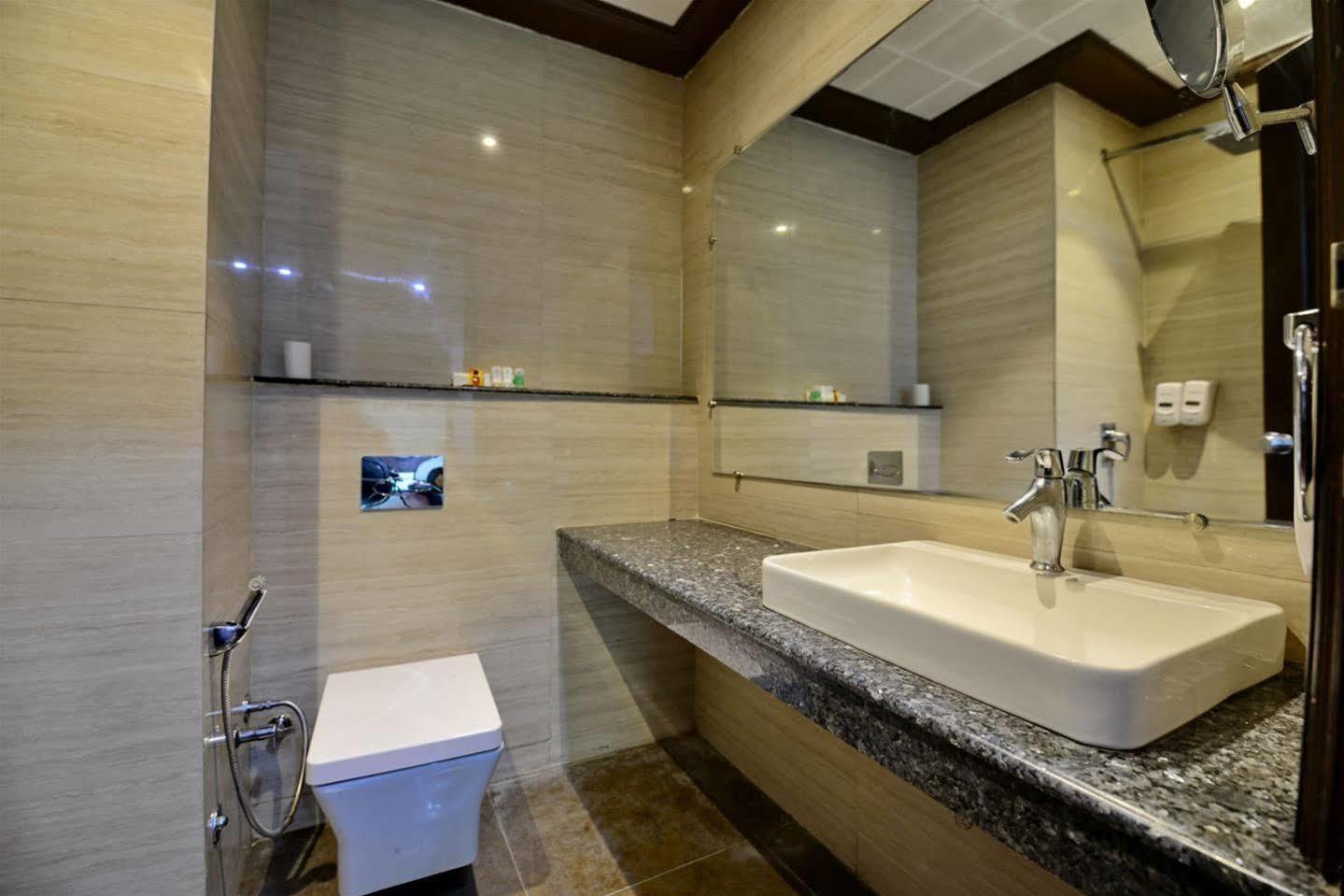 Hotel Prem Plaza Karnal Ngoại thất bức ảnh